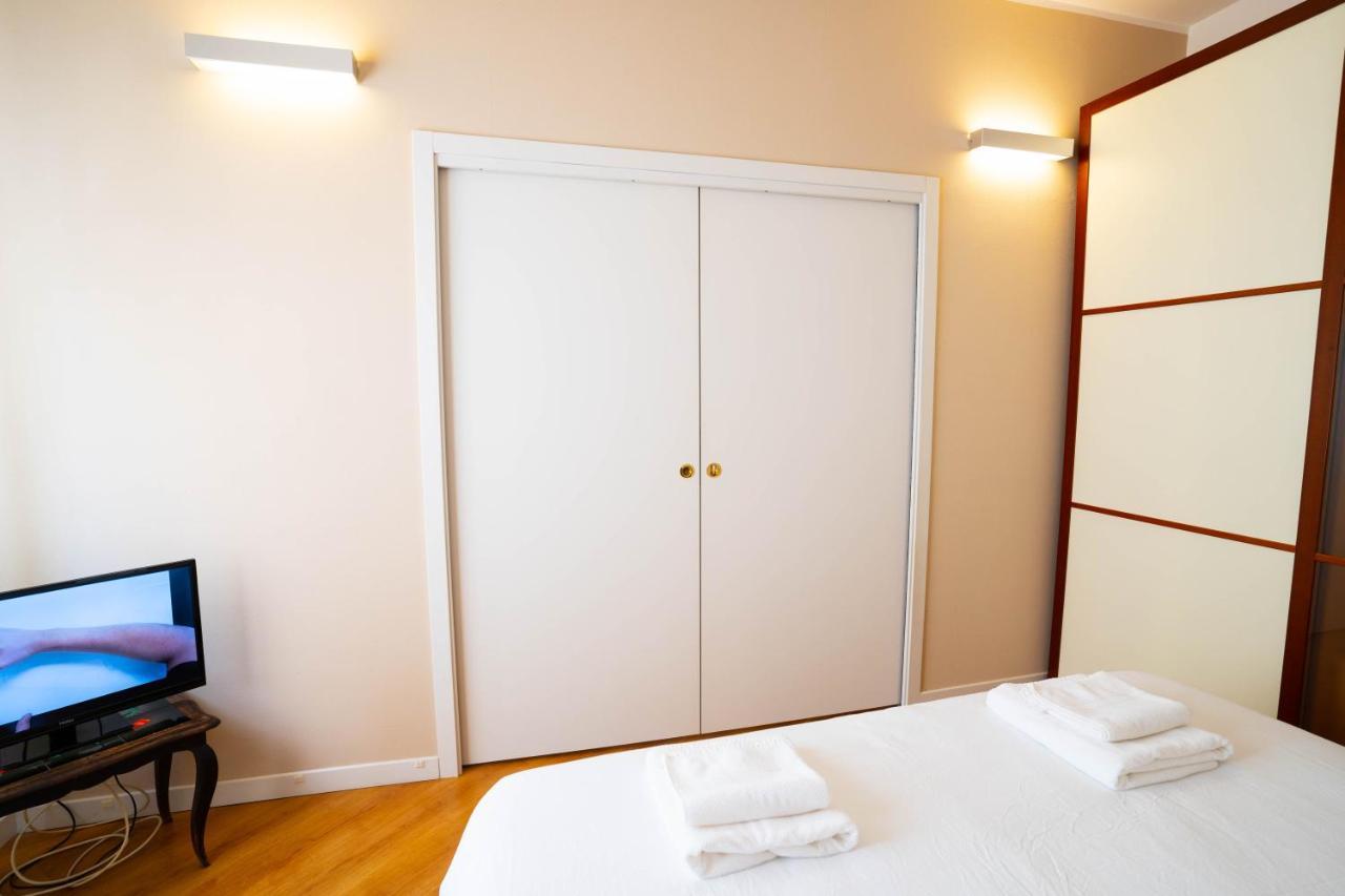 V12 Apartments - Alfieri 2A Novara Kültér fotó