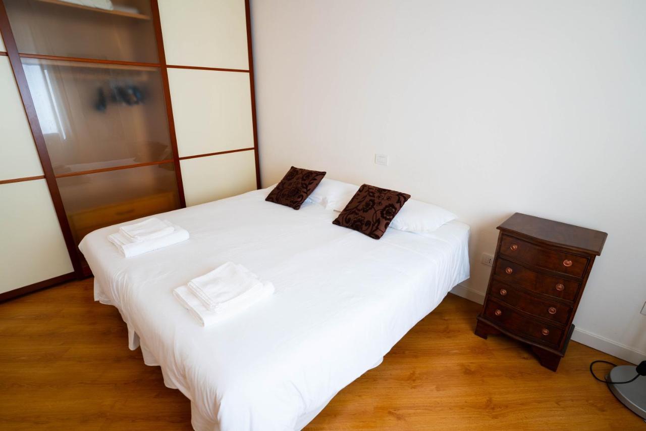 V12 Apartments - Alfieri 2A Novara Kültér fotó